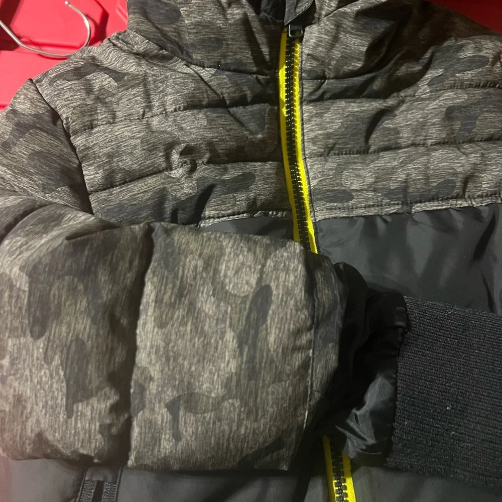 Michael Kors Boys Hooded Camo-Print Puffer Jacket Size 4T Water Resistant